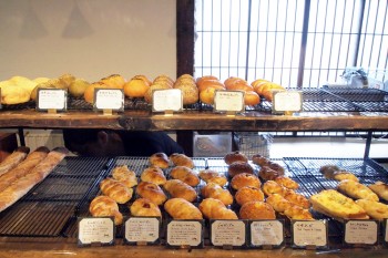 風情ある古民家と地元客が愛する和のパン。日暮里『カヤバベーカリー』