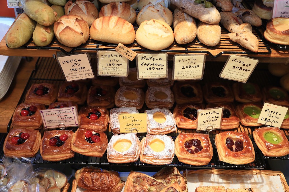 80種類ものパンが並ぶ、西日暮里『ianak!』でお気に入りのパンを見つけよう
