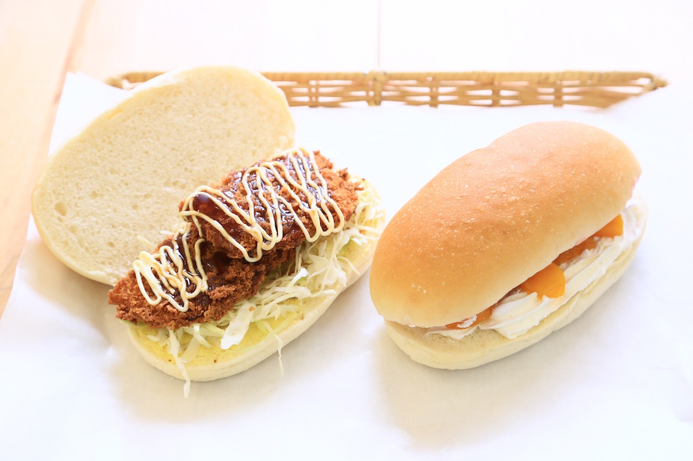 お好みの具材をサンド！亀有にあるコッペパン専門店『吉田パン