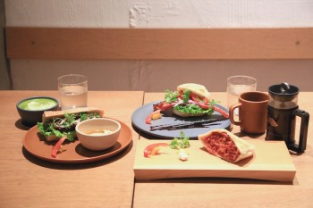 ベーコンがはみ出すサンドイッチ！渋谷『グレイン ブレッド アンド ブリュー』