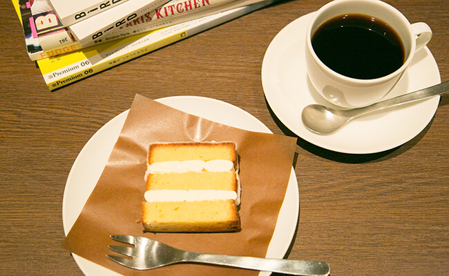 上島珈琲店の「アーモンドとバターのザントクーヘン」