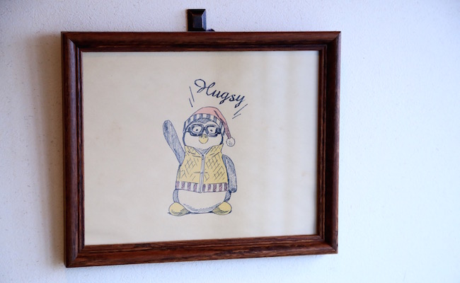 聖蹟桜ヶ丘『ハグジードーナツ』の玄関にはペンギンのイラストがあります