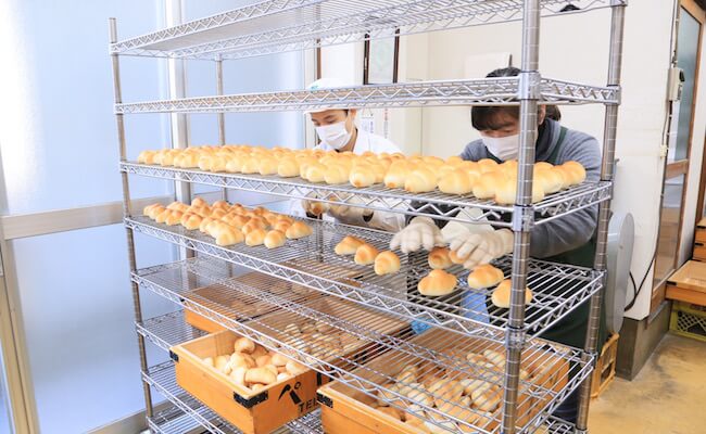 浅草のパン屋『ペリカン』の内観