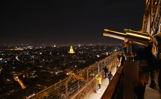 エッフェル塔から見るパリの夜景