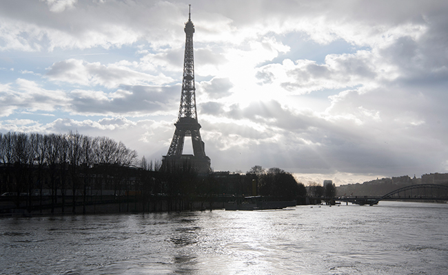 2016年ぶり！パリのセーヌ川が氾濫寸前に！