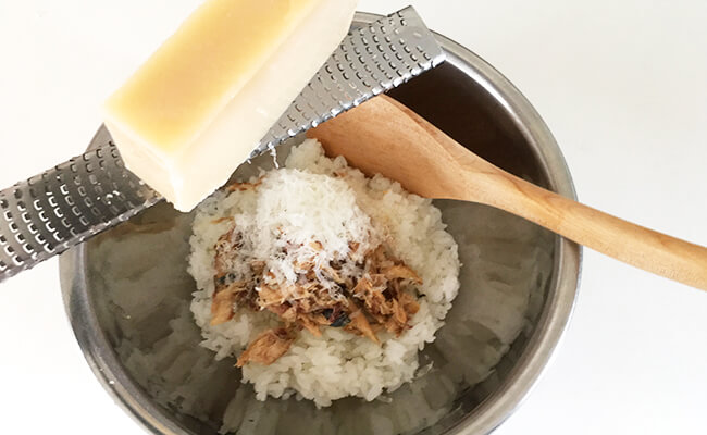サバ節伝統製法で作られる「オイルサバディン駿河燻鯖」