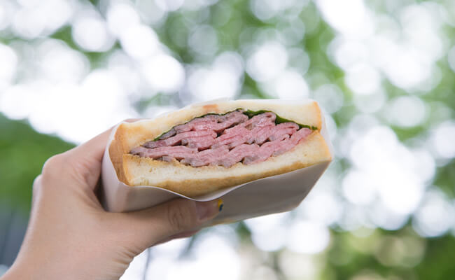 『TOKYO COWBOY（トーキョーカウボーイ）』のローストビーフサンドイッチ