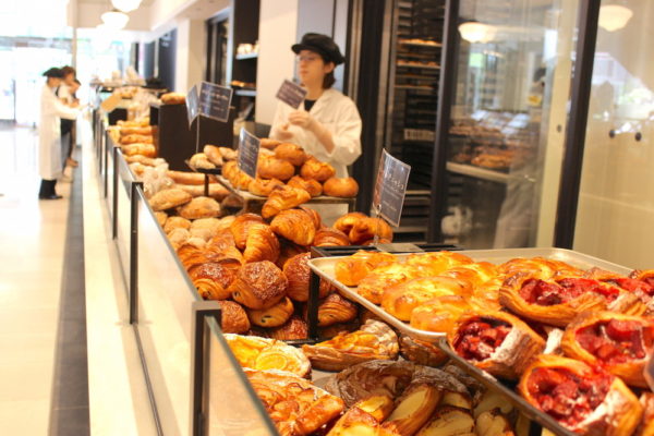 毎日通いたくなる飽きのこない多彩さ 京都発のフレンチスタイル ベーカリー ル プチメック日比谷 へ Paris Mag パリマグ