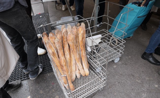 パリのパン屋さん『LA MAISON PICHARD（ラ・メゾン　ピシャール）』のバゲット・トラディション