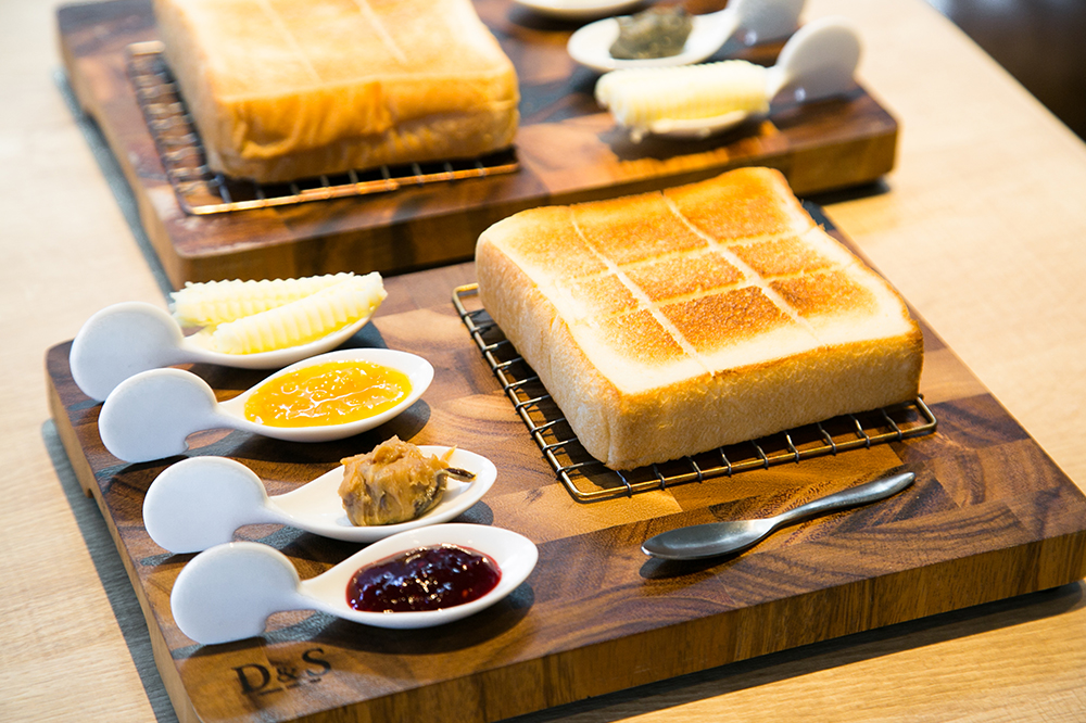 大阪で話題の高級食パンがついに東京へ。田園調布『嵜本』の極美＆極生食パン