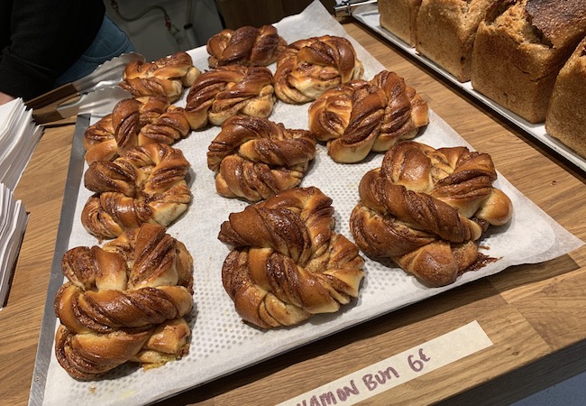 パリのパン屋『Circus Bakery』のシナモンロール