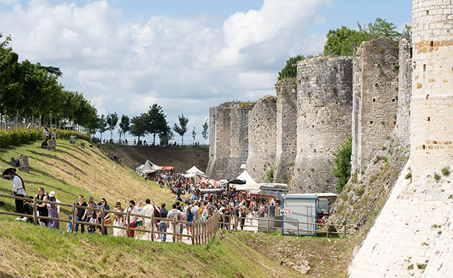 12〜13世紀の交易市を再現した中世祭り