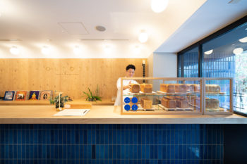 浅草橋のミニマルホテル『OUR OUR』にオープン！食パン専門店『浅草 靑 -AO-』