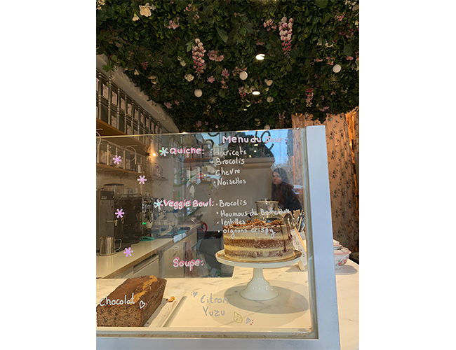 パリのカフェ『Lily of the Valley』のケーキ