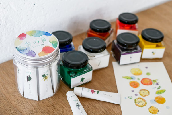 アロマ×絵の具！？『香の具』で贈る香りと気持ち | PARIS mag パリマグ