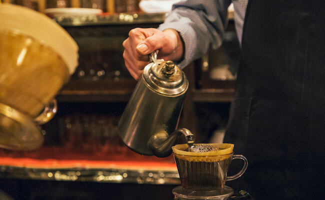 カップを温め、丁寧に淹れられたコーヒーはコクもありつつすっきりとした口当たりです。