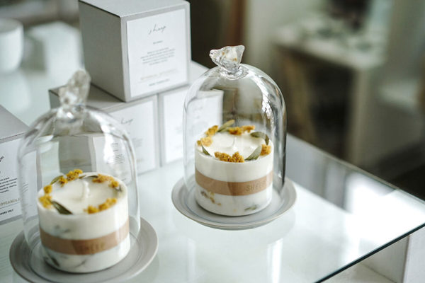 寒い冬はキャンドルの温もりでほっと一息。天然素材のみを使用した