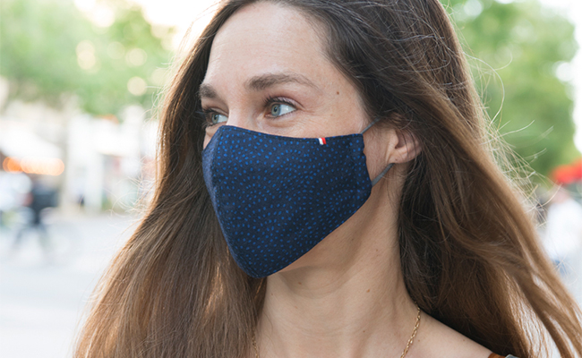 この夏のパリでは、おしゃれマスクが大人気！