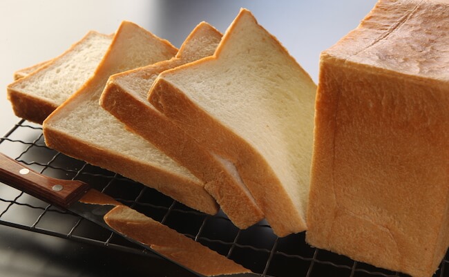 ロブションで人気の食パンがオンラインショップに登場！贅沢な「おうちロブション」はいかが？