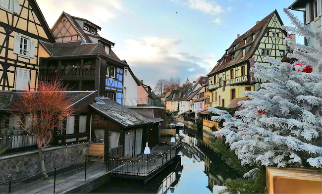 「Colmar（コルマール）」はフランスとドイツの国境に位置するフランス北東部にある小さな街