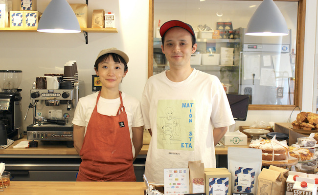 兄で店長の石丸智浩さん（右）と妹でパティシエの小山かおりさん（左）
