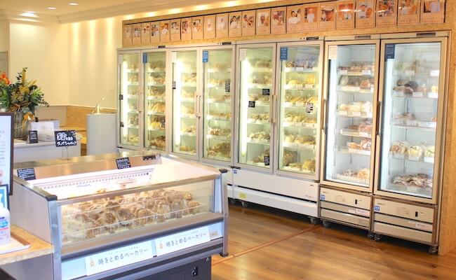 人気ベーカリーのパンが約500種類！冷凍パン専門店『時をとめるベーカリー』