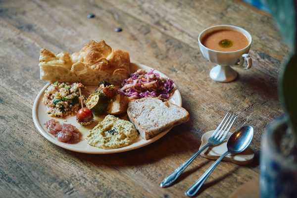 PIXIピクシーパリ フランスのミニチュアメタル人形　1970年代 パン屋さん PIXIピクシーパリ フランスのミニチュアメタル人形 1970年代 パン屋