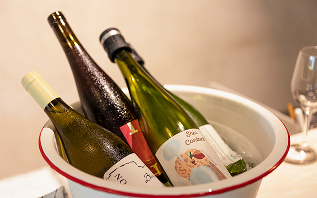 カジュアルにワインと小皿料理を楽しむ『山田ワイン』